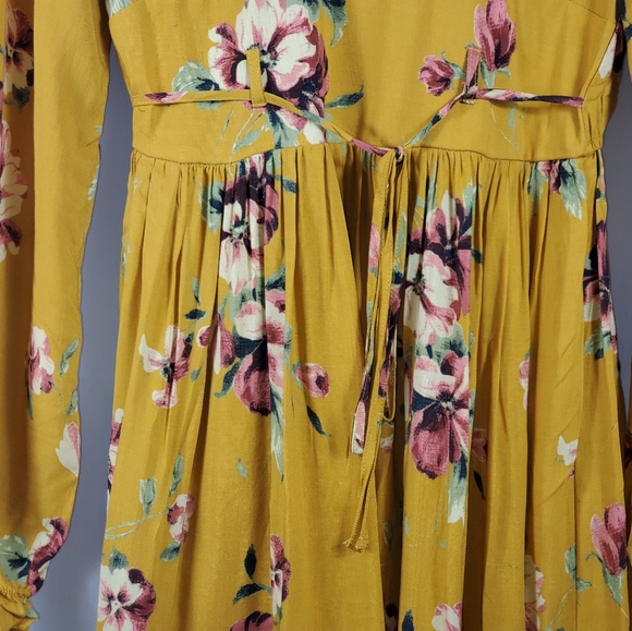 SOLD 07.19.2020 xhilaration long sleeve dress - Picture 4 of 5